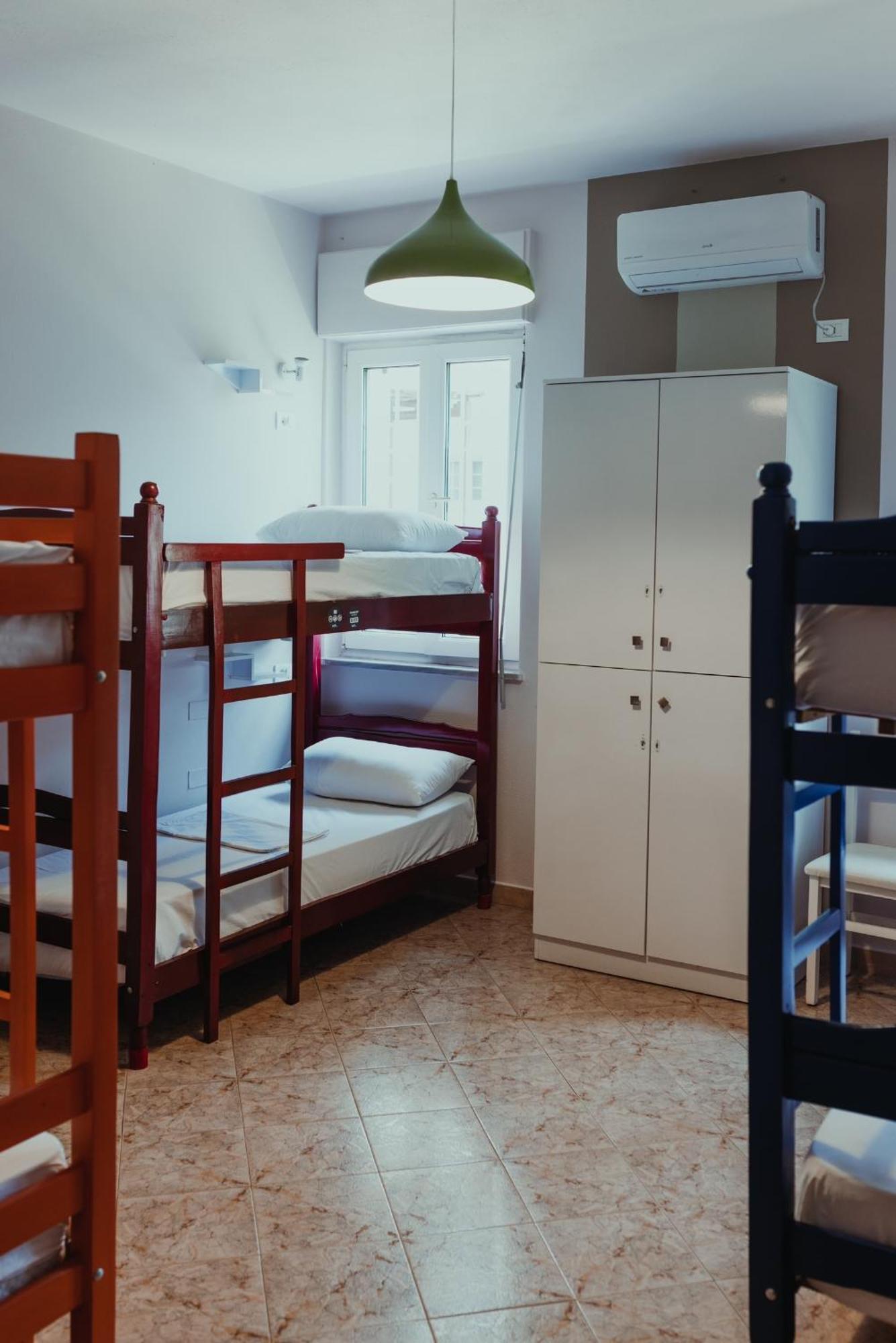 Bed Station Hostel & Bar ชโคเดอร์ ภายนอก รูปภาพ