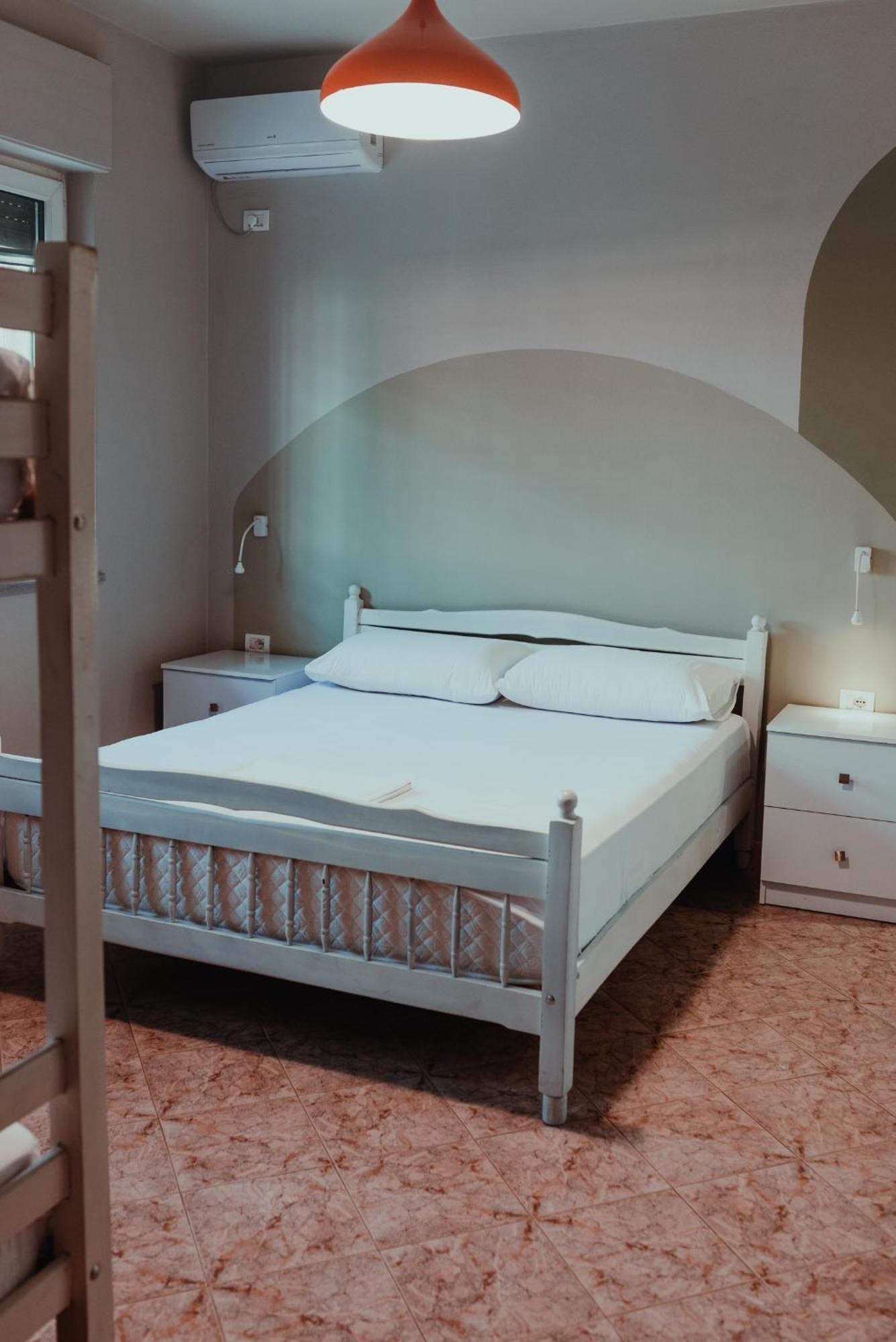 Bed Station Hostel & Bar ชโคเดอร์ ภายนอก รูปภาพ